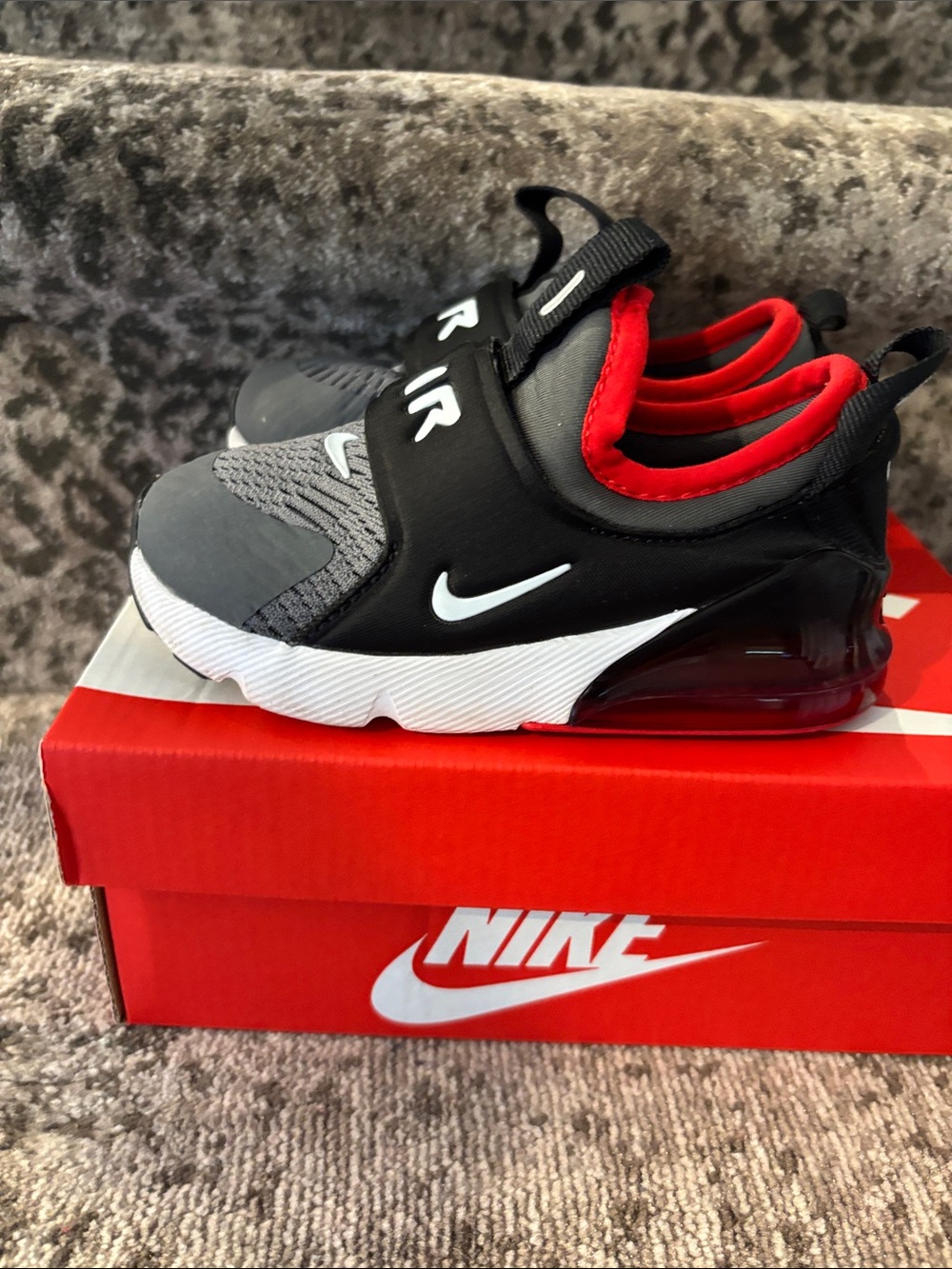 Nike Air Max 270 extreme Black, Gray and Red Slip-On Sneakers size 8T